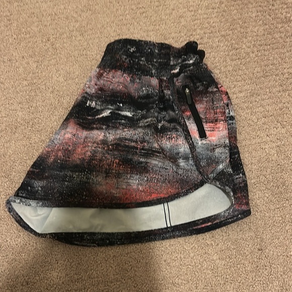 Lululemon shorts - Picture 4 of 4